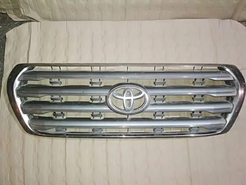 Б.у. решетка радиатора TOYOTA LAND CRUISER J200 TOYOTA LAND CRUISER J200 1VDFTV 2008