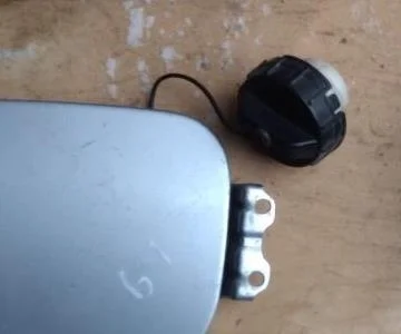 Б.у. крышка топливного бака MITSUBISHI LANCER CS3A MITSUBISHI LANCER CS3A 1.6 2000-2011