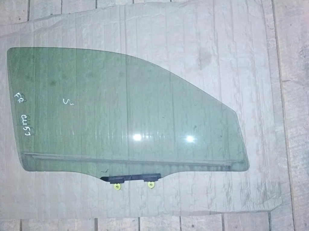 Б.у. стекло двери MITSUBISHI AIRTREK CU5W MITSUBISHI AIRTREK CU5W 4G69 2005