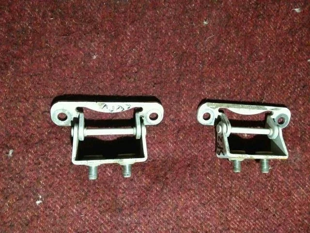 Б.у. петля багажника (2шт) SUBARU FORESTER S12 SUBARU FORESTER S12  2010