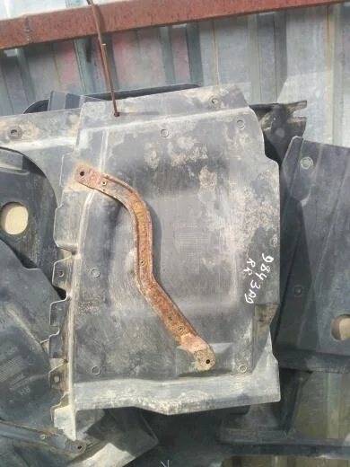 Б.у. пыльник бампера MITSUBISHI PAJERO V98W MITSUBISHI PAJERO V98W 4M41 2008