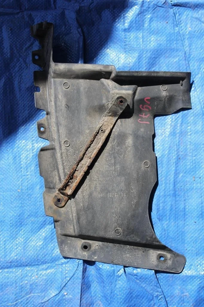 Б.у. пыльник бампера MITSUBISHI PAJERO V97W MITSUBISHI PAJERO V97W 6G75 2006