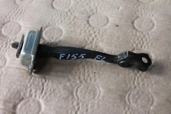 Б.у. ограничитель двери NISSAN JUKE F15E NISSAN JUKE F15E MR16DDT 2012