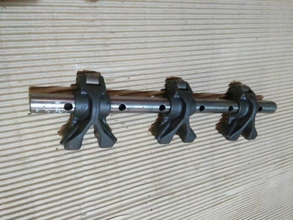 Б.у. ось коромысел MITSUBISHI PAJERO V43W MITSUBISHI PAJERO V43W 6G72 1990-2004