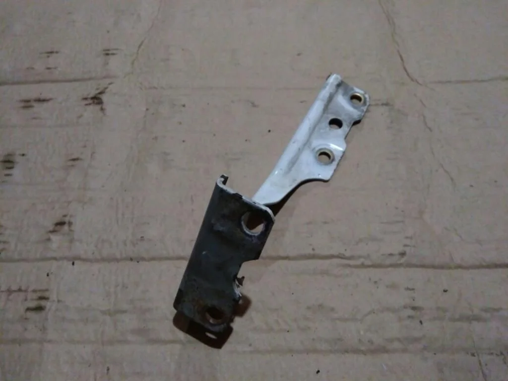 Б.у. петля капота MITSUBISHI LANCER CS3A MITSUBISHI LANCER CS3A  2000-2011