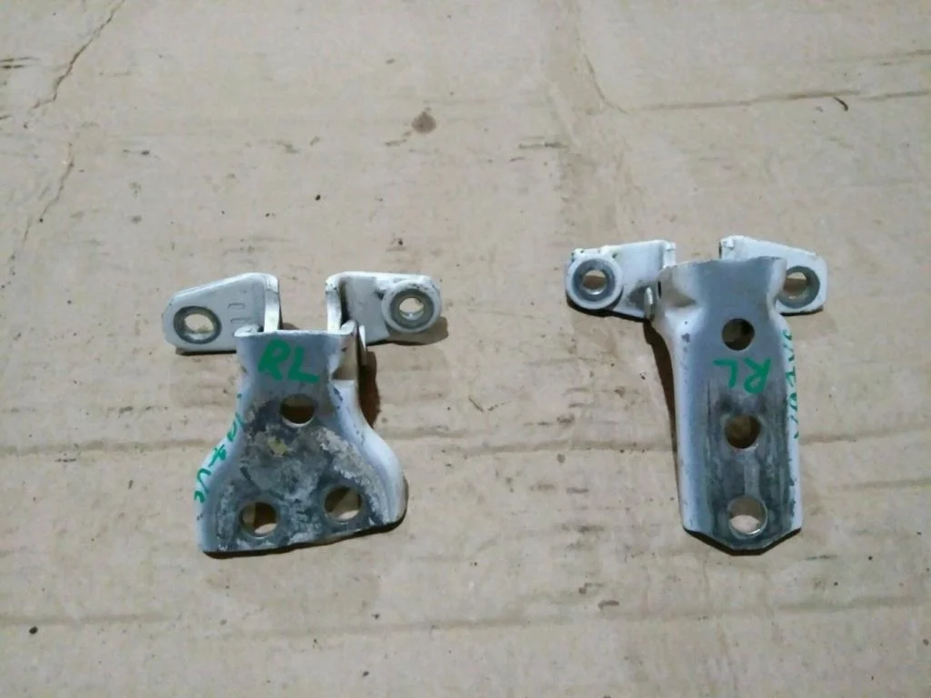 Б.у. петля двери MITSUBISHI PAJERO V97W MITSUBISHI PAJERO V97W 6G75 2008