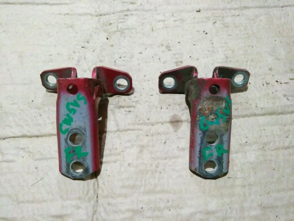 Б.у. петля двери MITSUBISHI OUTLANDER XL CW5W MITSUBISHI OUTLANDER XL CW5W 4B12 2006-2012