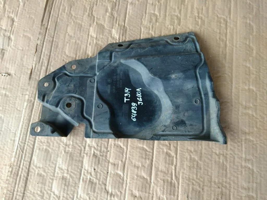 Б.у. пыльник двигателя NISSAN X-TRAIL T31 NISSAN X-TRAIL T31 QR25 2008