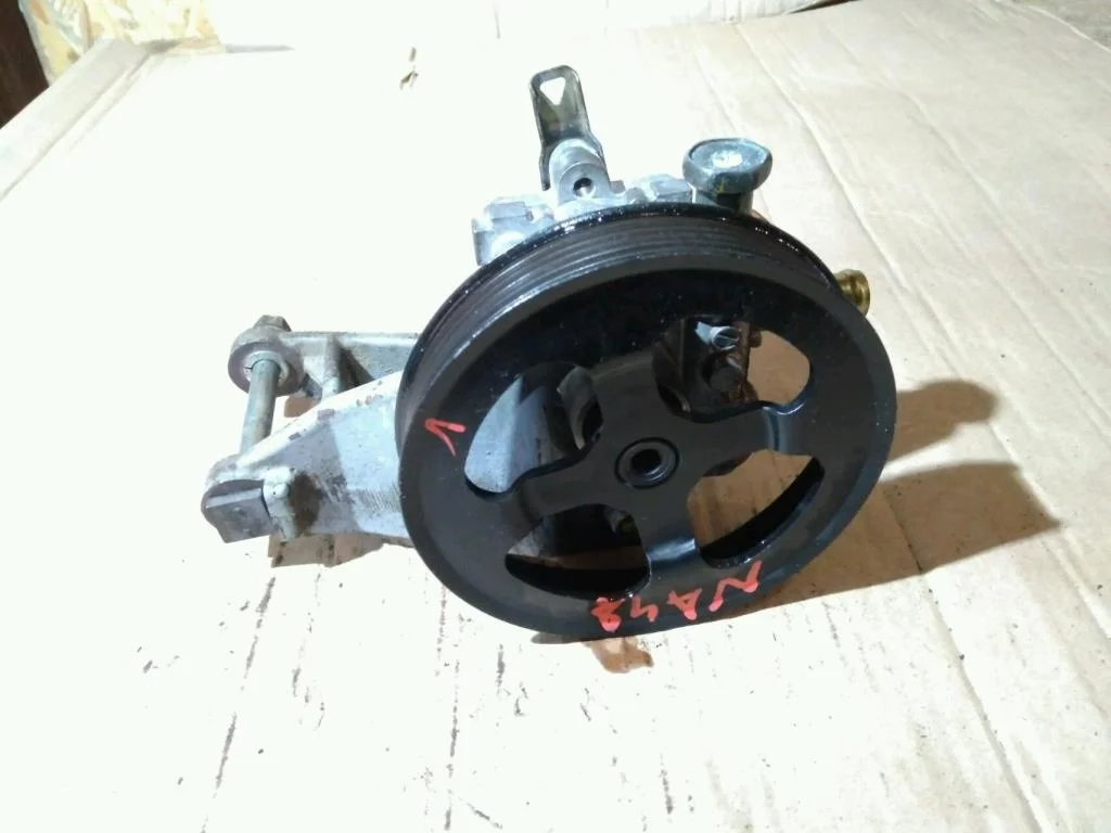 Б.у. насос гидроусилителя MITSUBISHI GRANDIS NA4W MITSUBISHI GRANDIS NA4W 4G69 2003