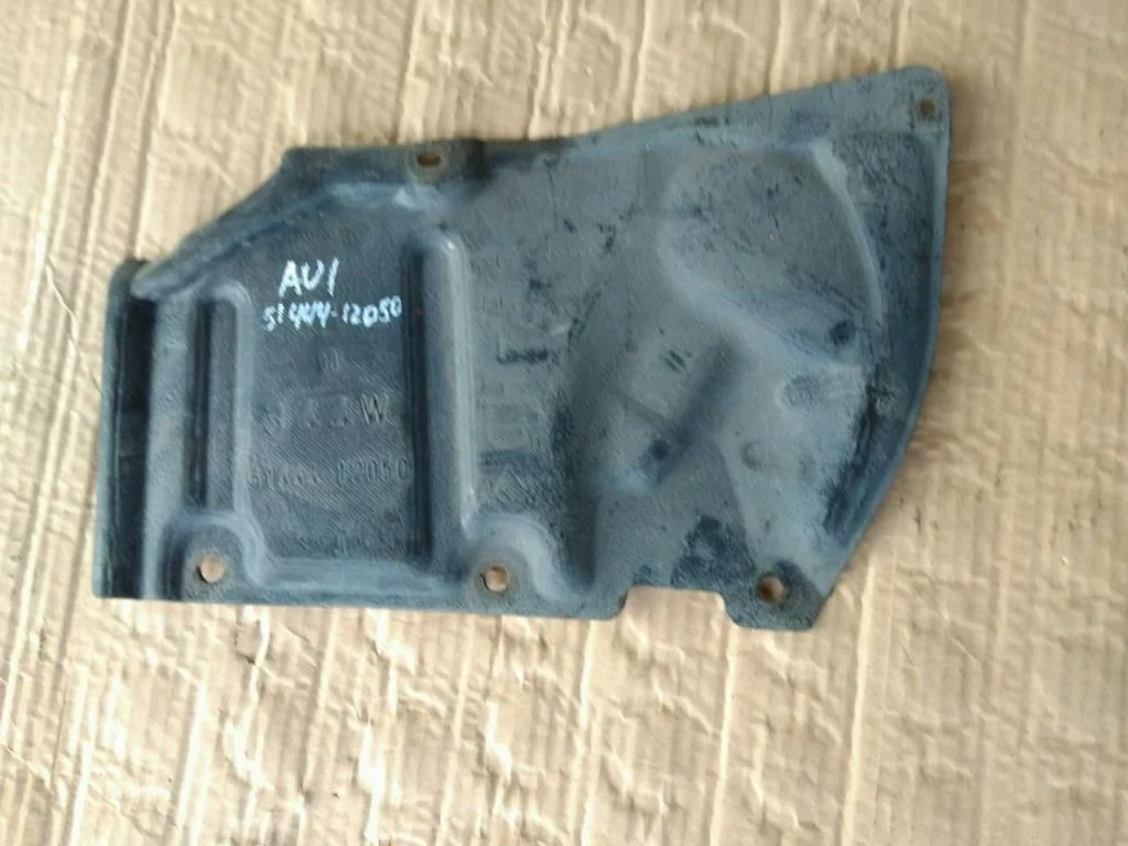 Б.у. пыльник двигателя TOYOTA AURIS ZRE150 TOYOTA AURIS ZRE150 2ZRFE 2008