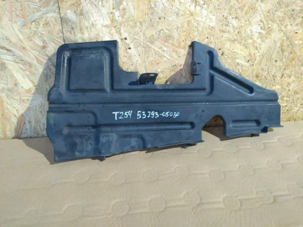 Б.у. дефлектор радиатора TOYOTA AVENSIS AZT251 TOYOTA AVENSIS AZT251 2AZFSE 2006