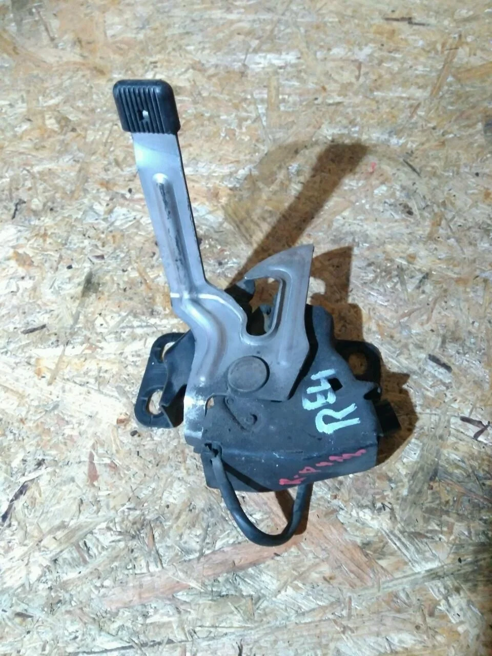 Б.у. замок капота (праворуль) HONDA CR-V RE HONDA CR-V RE K24A 2008