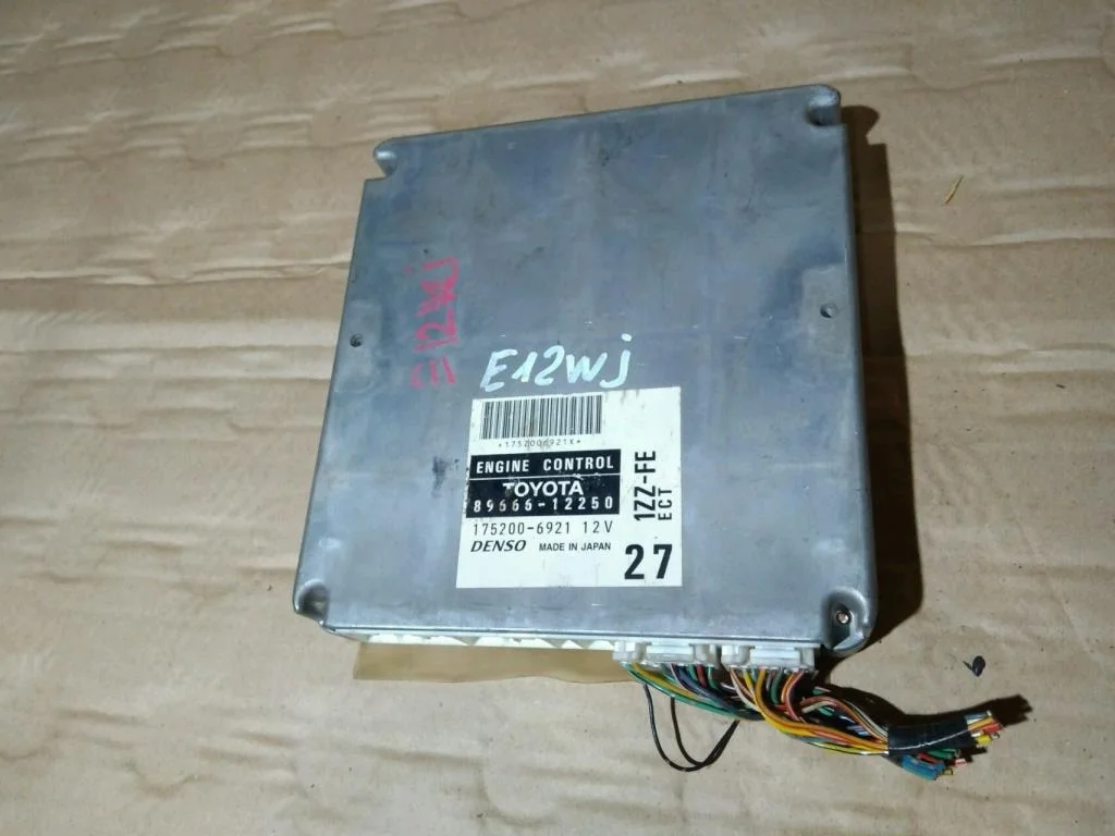 Б.у. блок управления двигателем TOYOTA COROLLA E120 TOYOTA COROLLA E120 1ZZ 2002