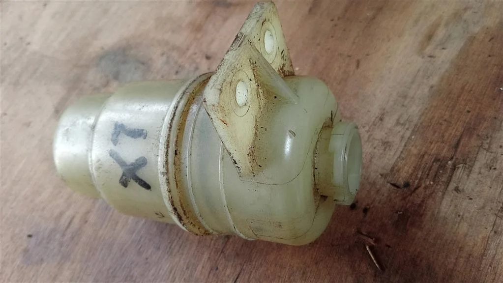 Б.у. бачок гидроусилителя MITSUBISHI LANCER CY3A MITSUBISHI LANCER CY3A  2007-