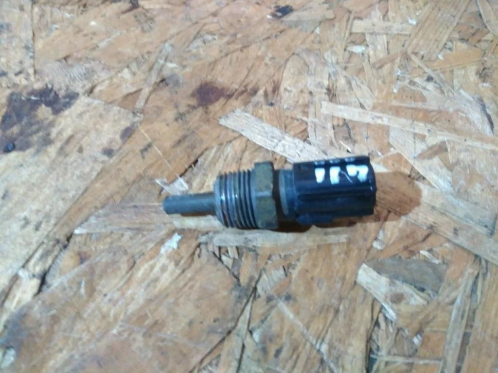 Б.у. датчик температуры MITSUBISHI GRANDIS NA4W MITSUBISHI GRANDIS NA4W 4G69 2004