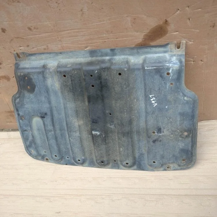 Б.у. защита двигателя пластиковая MITSUBISHI PAJERO V98W MITSUBISHI PAJERO V98W 4M41 2011