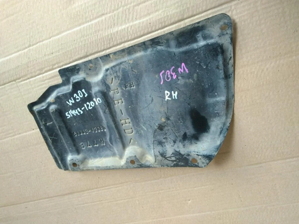 Б.у. пыльник двигателя TOYOTA PRIUS ZVW30 TOYOTA PRIUS ZVW30 2ZR-FXE 2011