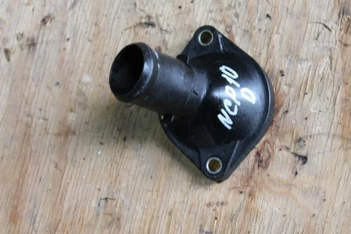 Б.у. крышка термостата TOYOTA RACTIS NCP100 TOYOTA RACTIS NCP100 1NZ 2008