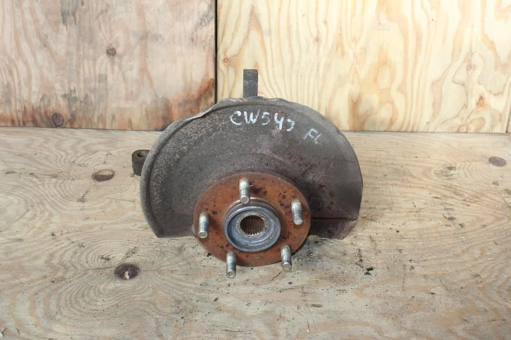 Б.у. кулак поворотный MITSUBISHI OUTLANDER XL CW5W MITSUBISHI OUTLANDER XL CW5W 4B12 2005