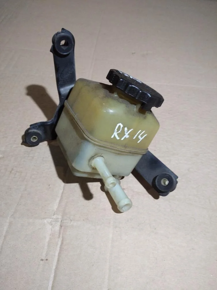 Б.у. бачок гидроусилителя LEXUS RX300 MCU15 LEXUS RX300 MCU15 1MZ 1998