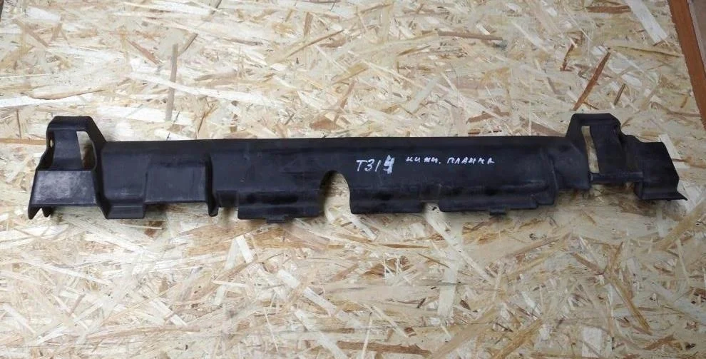 Б.у. дефлектор радиатора NISSAN X-TRAIL T31 NISSAN X-TRAIL T31 QR25 2008