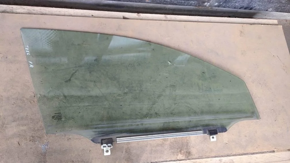 Б.у. стекло двери TOYOTA AVENSIS AZT250 TOYOTA AVENSIS AZT250 1AZFSE  D4 01.2004