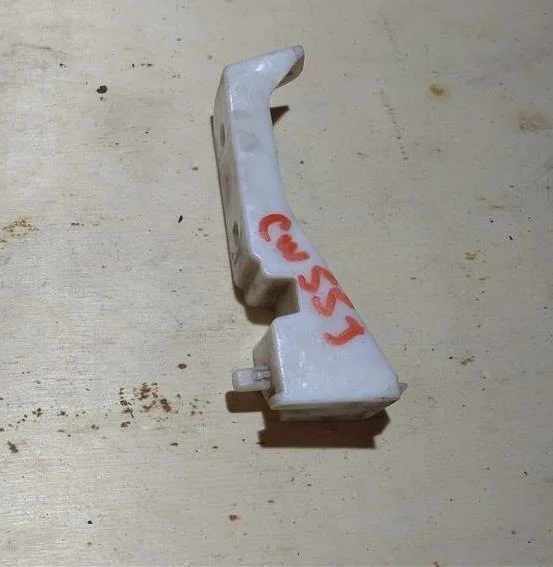 Б.у. кронштейн фары MITSUBISHI OUTLANDER XL CW5W MITSUBISHI OUTLANDER XL CW5W 4B12 2008