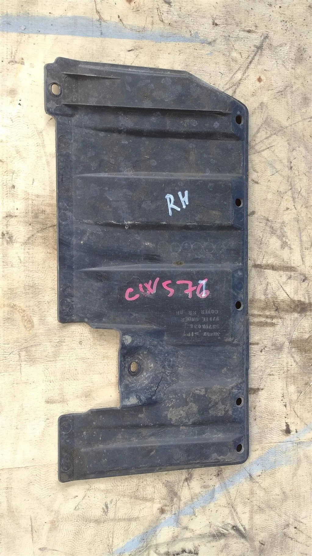 Б.у. защита топливного бака MITSUBISHI OUTLANDER XL CW5W MITSUBISHI OUTLANDER XL CW5W 4B12 2006