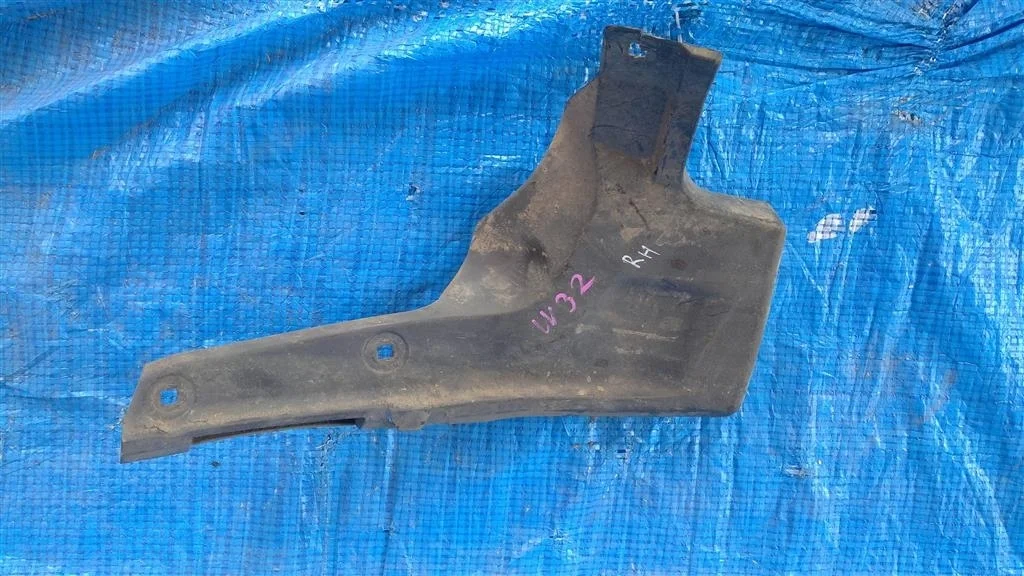 Б.у. пыльник бампера TOYOTA PRIUS ZVW30 TOYOTA PRIUS ZVW30 2ZR-FXE 2010