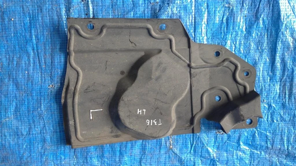 Б.у. пыльник двигателя NISSAN X-TRAIL T31 NISSAN X-TRAIL T31 QR25 2007