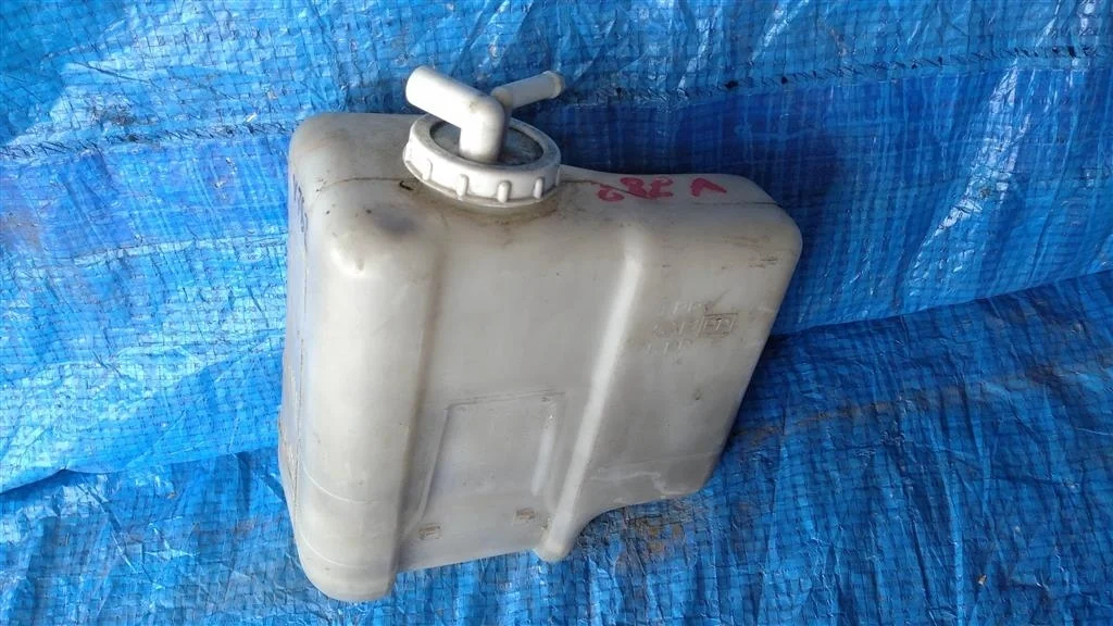 Б.у. бачок расширительный MITSUBISHI PAJERO V78W MITSUBISHI PAJERO V78W 4M41 2000