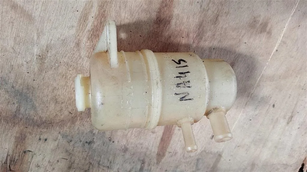 Б.у. бачок гидроусилителя MITSUBISHI GRANDIS NA4W MITSUBISHI GRANDIS NA4W 4G69 2003