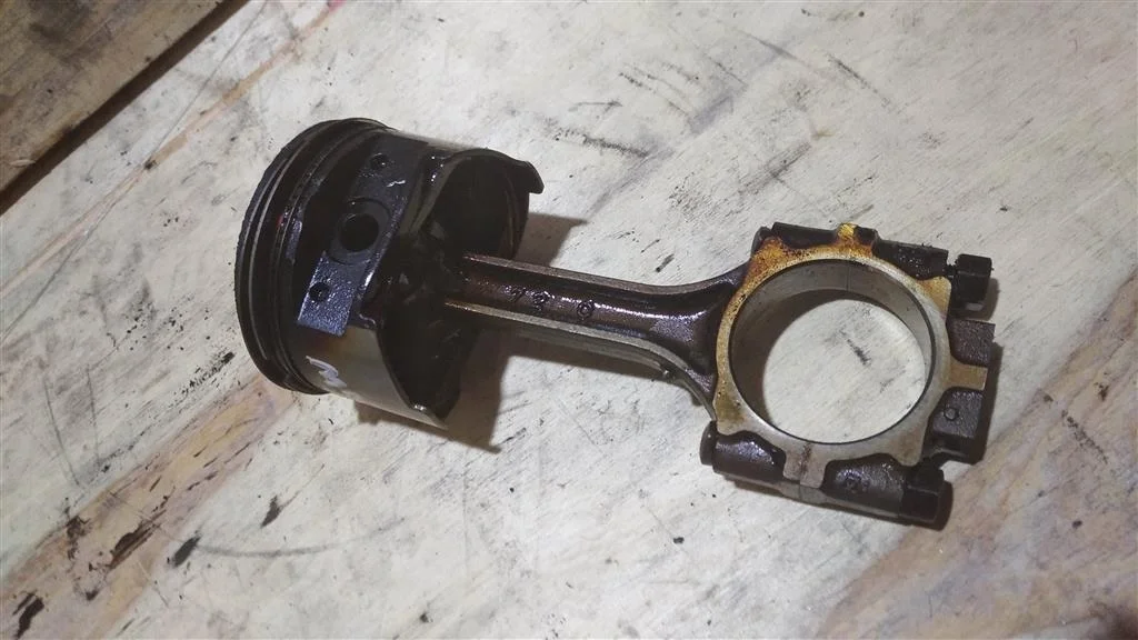 Б.у. шатун MITSUBISHI DELICA/ SPACE GEAR PD6W MITSUBISHI DELICA/ SPACE GEAR PD6W 6G72 1995