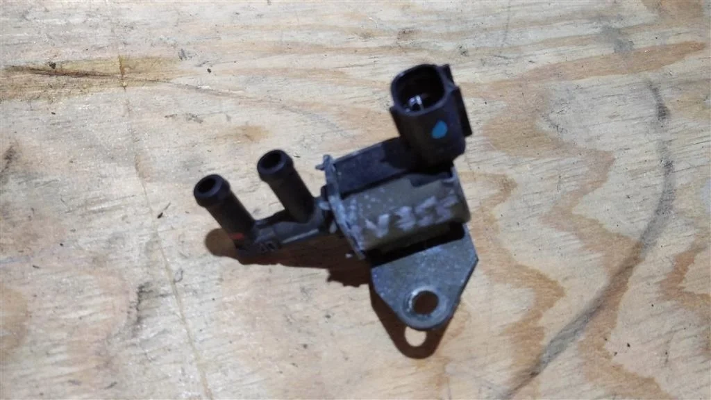 Б.у. клапан электромагнитный MITSUBISHI PAJERO V75W MITSUBISHI PAJERO V75W 6G74 2003