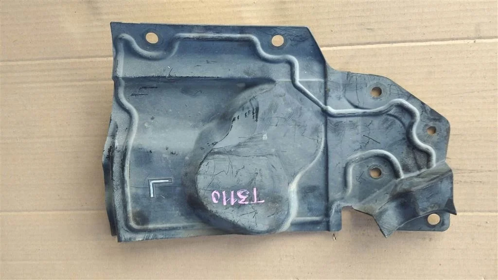 Б.у. пыльник двигателя NISSAN X-TRAIL T31 NISSAN X-TRAIL T31 QR25 2007