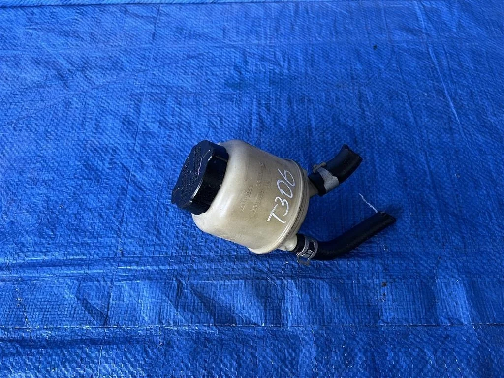 Б.у. бачок гидроусилителя NISSAN X-TRAIL T30 NISSAN X-TRAIL T30 QR20 2001