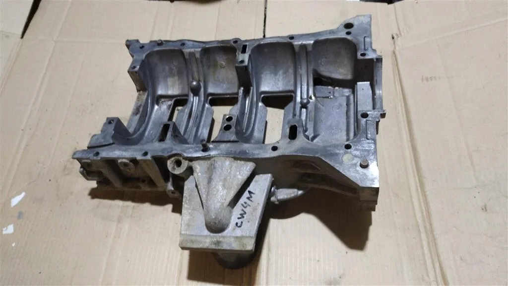 Б.у. поддон картера MITSUBISHI OUTLANDER XL CW4W MITSUBISHI OUTLANDER XL CW4W 4B11 2008