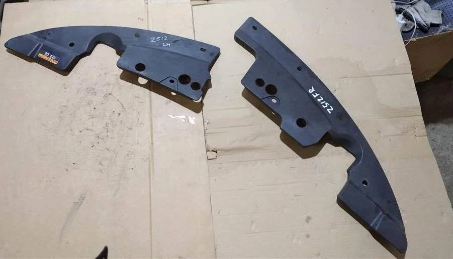 Б.у. накладка на панель радиатора NISSAN MURANO Z51 NISSAN MURANO Z51 VQ35 2009