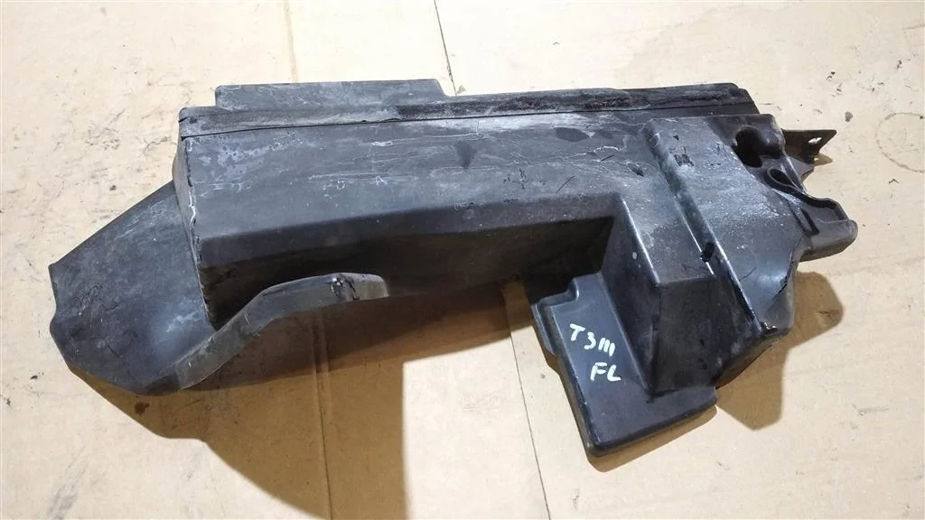 Б.у. дефлектор радиатора NISSAN X-TRAIL T31 NISSAN X-TRAIL T31 QR25 2009