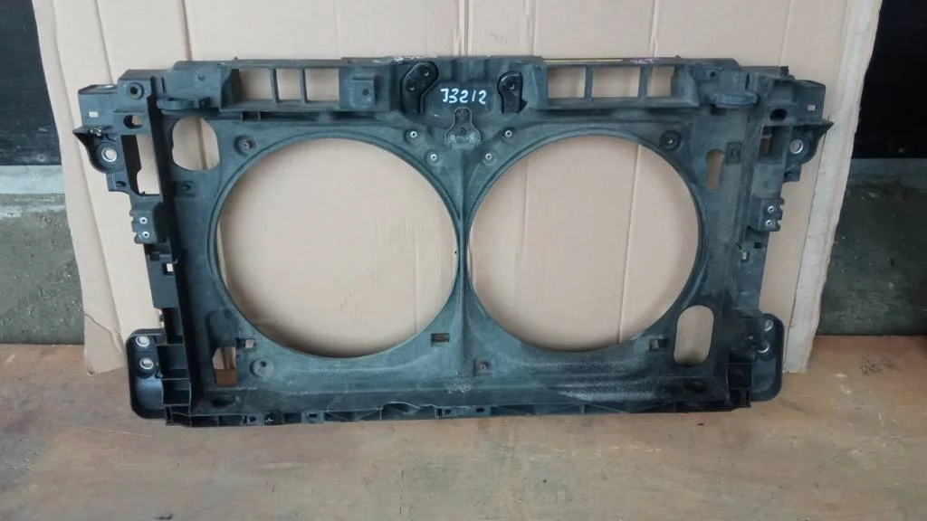 Б.у. рамка радиатора (телевизор) NISSAN TEANA J32 NISSAN TEANA J32 VQ25 2008