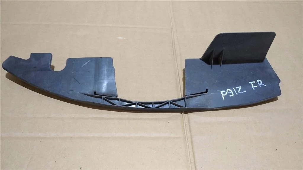 Б.у. дефлектор радиатора TOYOTA VITZ KSP90 TOYOTA VITZ KSP90 1KR 2010