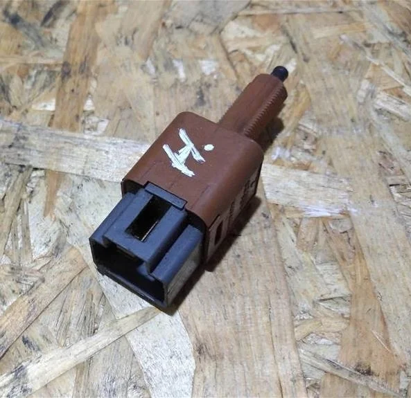 Б.у. датчик педали тормоза NISSAN nissan/ infiniti NISSAN nissan/ infiniti