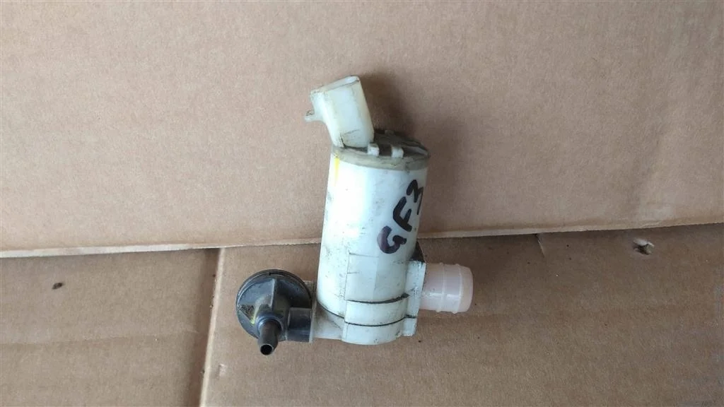 Б.у. насос омывателя MITSUBISHI OUTLANDER GF3W MITSUBISHI OUTLANDER GF3W 4B11 2015