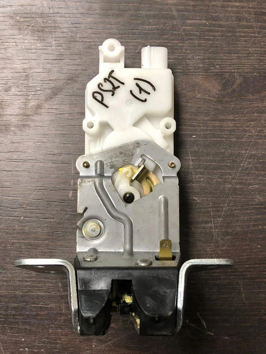 Б.у. замок багажника MITSUBISHI PAJERO SPORT KH4W MITSUBISHI PAJERO SPORT KH4W 4D56 2012