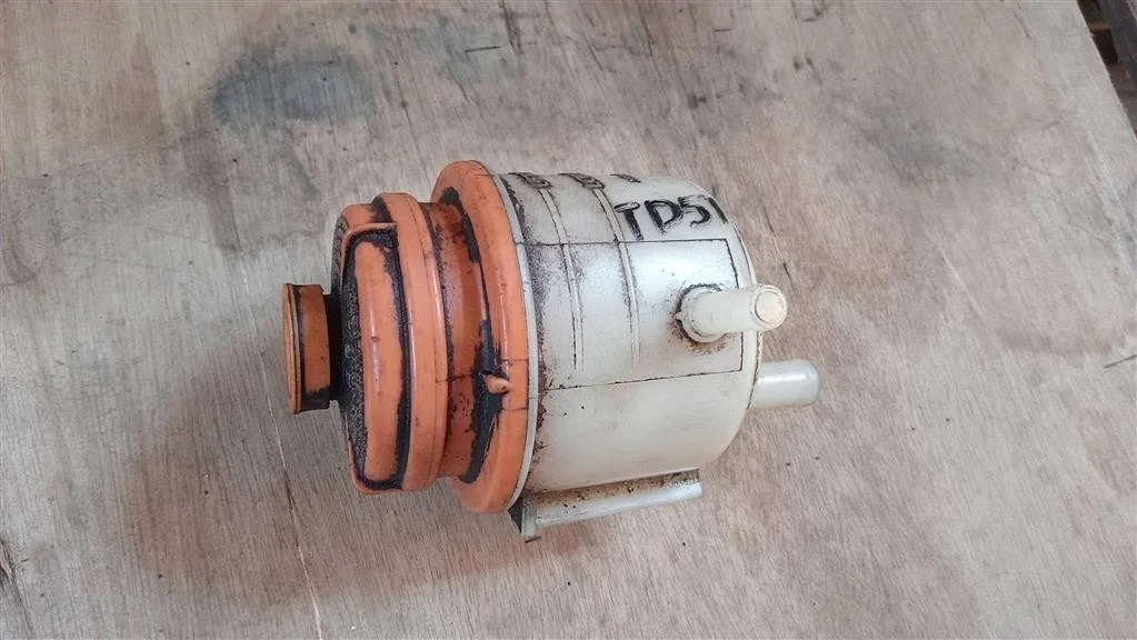 Б.у. бачок гидроусилителя SUZUKI GRAND VITARA JB420 SUZUKI GRAND VITARA JB420  2005-