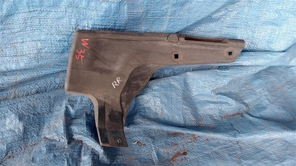 Б.у. пыльник бампера TOYOTA PRIUS ZVW30 TOYOTA PRIUS ZVW30 2ZRFXE 2009