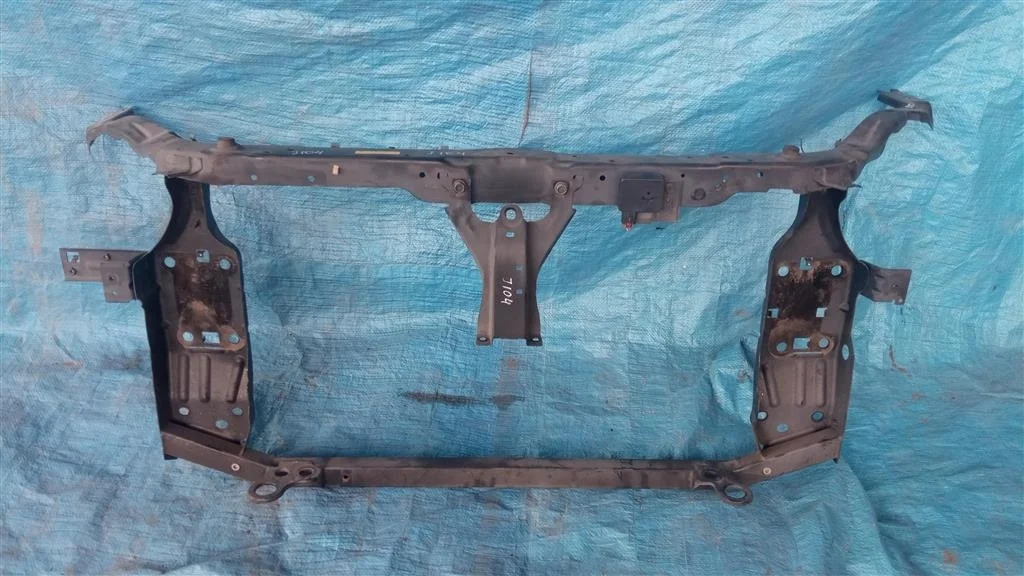 Б.у. рамка радиатора (телевизор) NISSAN QASHQAI J10 NISSAN QASHQAI J10 MR20DE 2010