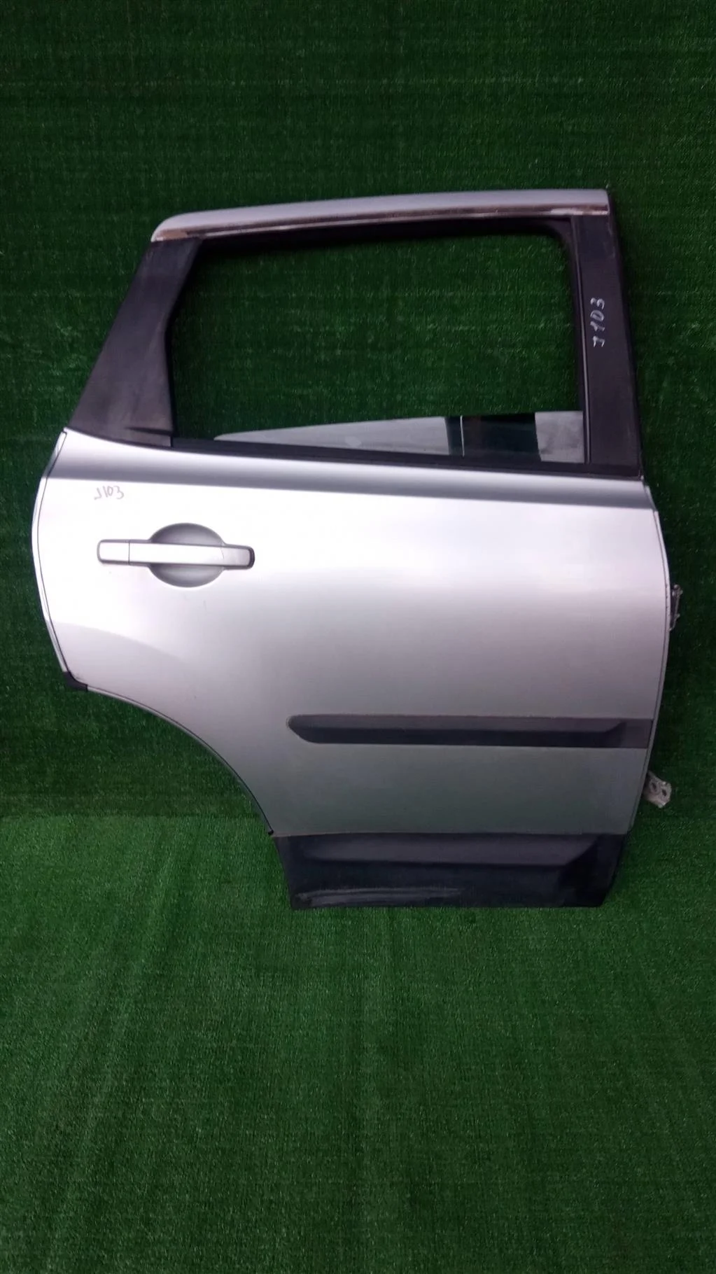 Б.у. дверь NISSAN QASHQAI J10 NISSAN QASHQAI J10 MR20DE 2007
