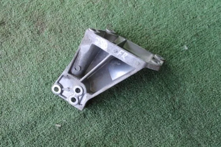 Б.у. кронштейн опоры двигателя INFINITI QX50 J50 INFINITI QX50 J50 VQ37VHR 2010