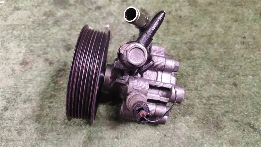 Б.у. насос гидроусилителя TOYOTA CAMRY V40 ACV40 TOYOTA CAMRY V40 ACV40 2.4 2011